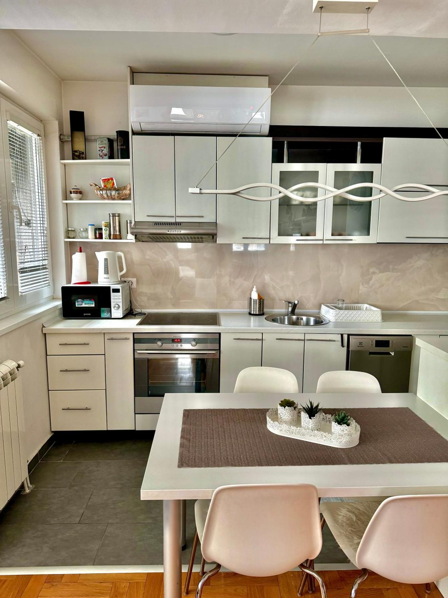 Апартаменты Modern & Cozy Скопье Экстерьер фото